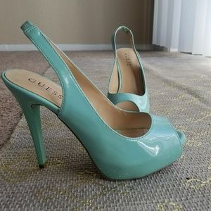 Guess pumps